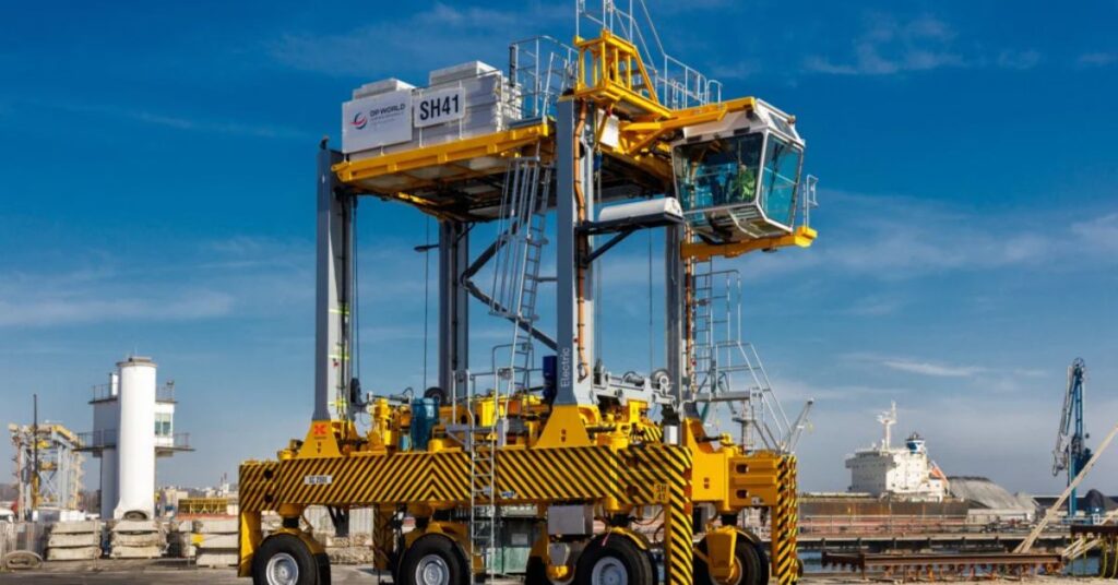 How Straddle Carriers Improve Port Handling Efficiency