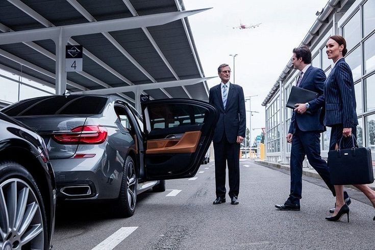 Zakelijke Chauffeursdienst: Luxe Vervoer op Maat voor Professionals